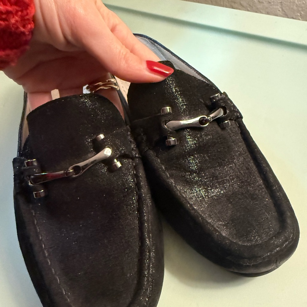 Donald Pliner Elegant Black slip on Loafers for Women